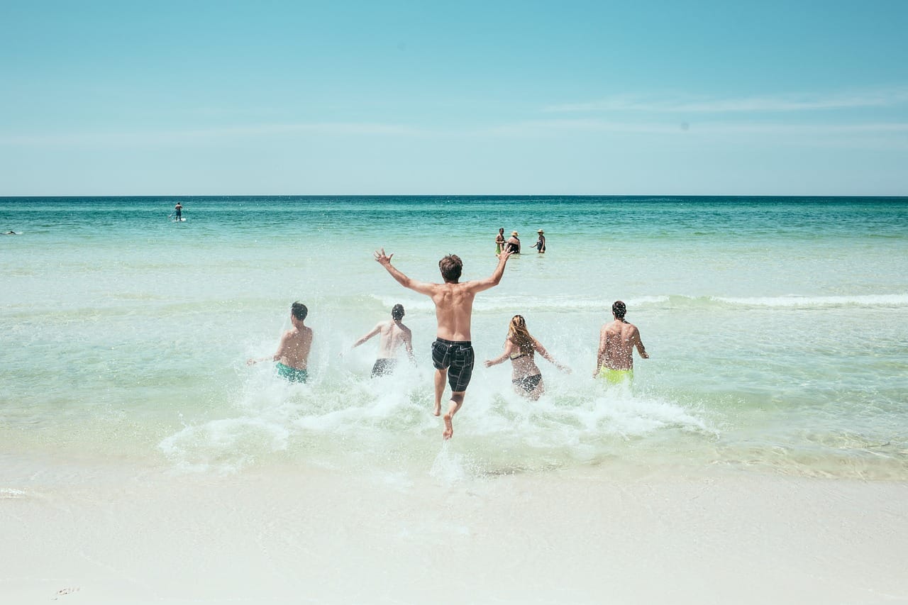 Experience the Magic of the Holidays With These Must-Try Activities While Traveling post thumbnail image